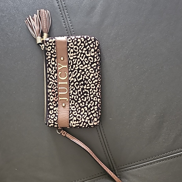 Brand New without tags Juicy Couture wristlet - Picture 1 of 3